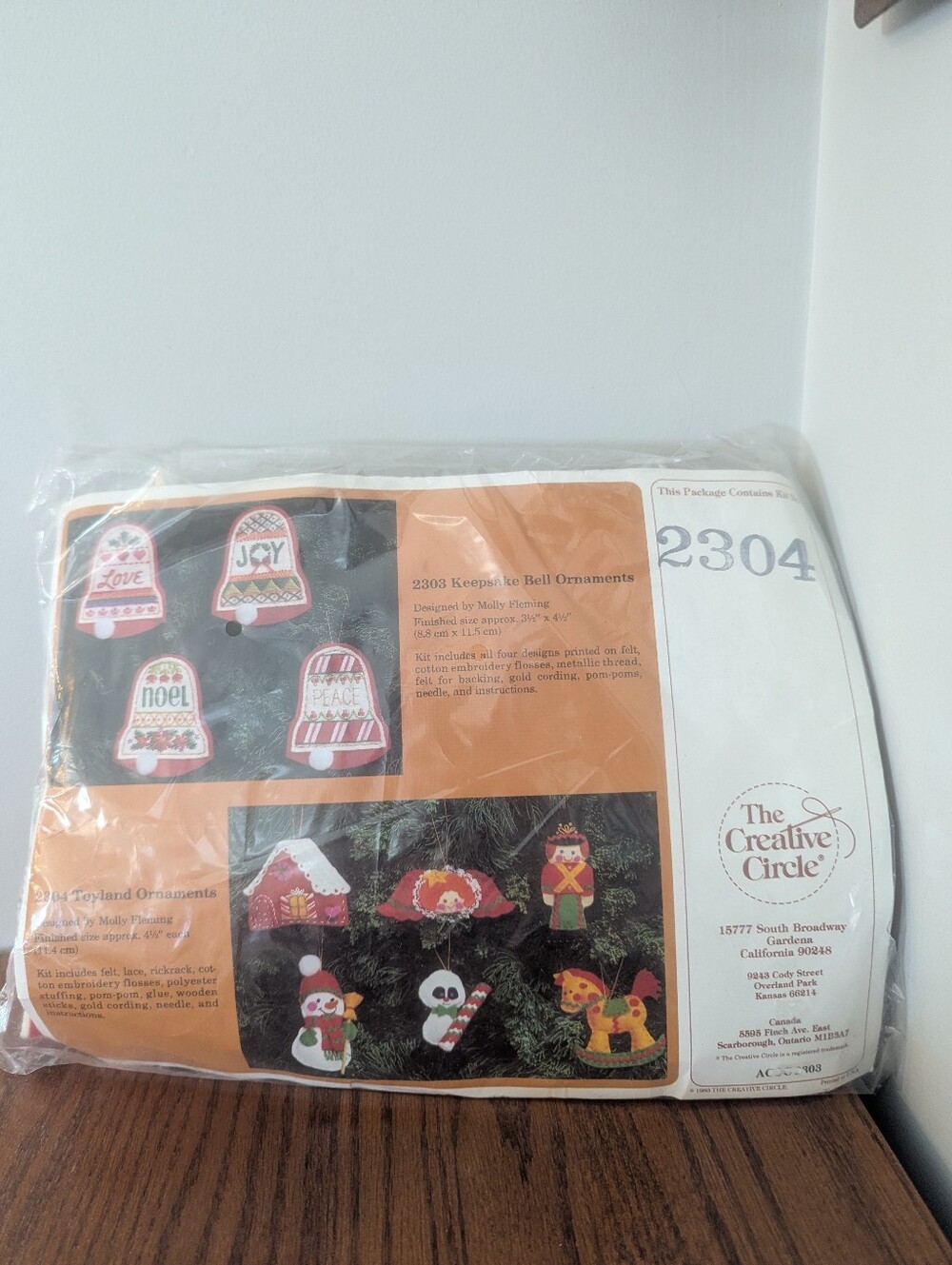 Creative Circle Kit # 2304 TOYLAND Christmas Ornaments Felt Kit & Bonus Kit 2128